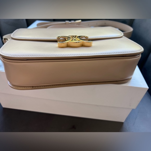 Celine Triomphe Nude Medium Bag - Picture 4 of 15